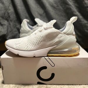 Nike Air Max 270 Men’s 10.5/Women’s 12